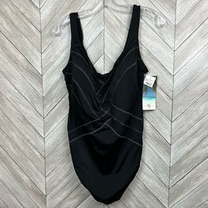 Studio works women’s swim suit NWT size 22w